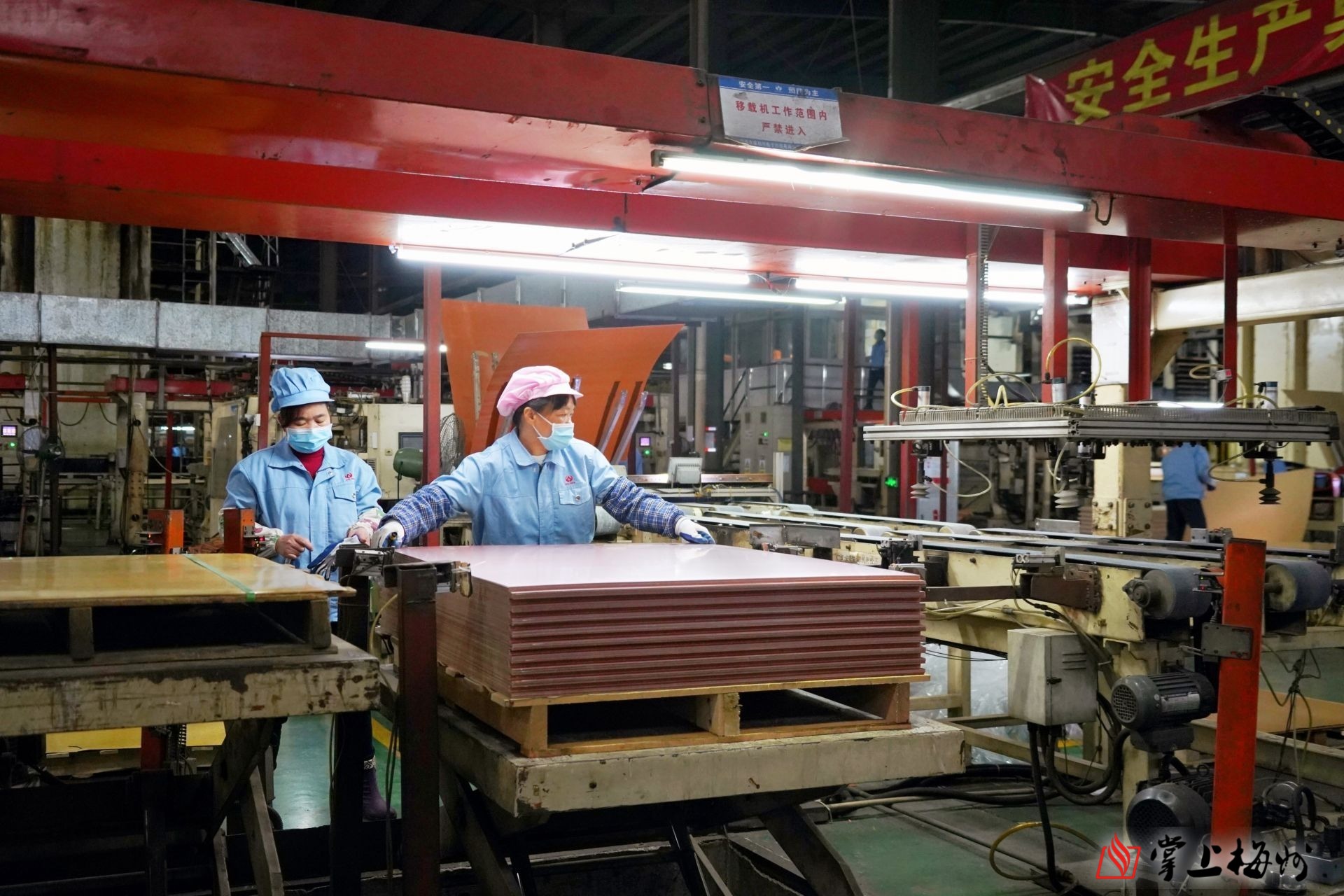 安心返鄉(xiāng)來 發(fā)展路更寬！梅州市威利邦電子科技有限公司深耕主業(yè)提升效能